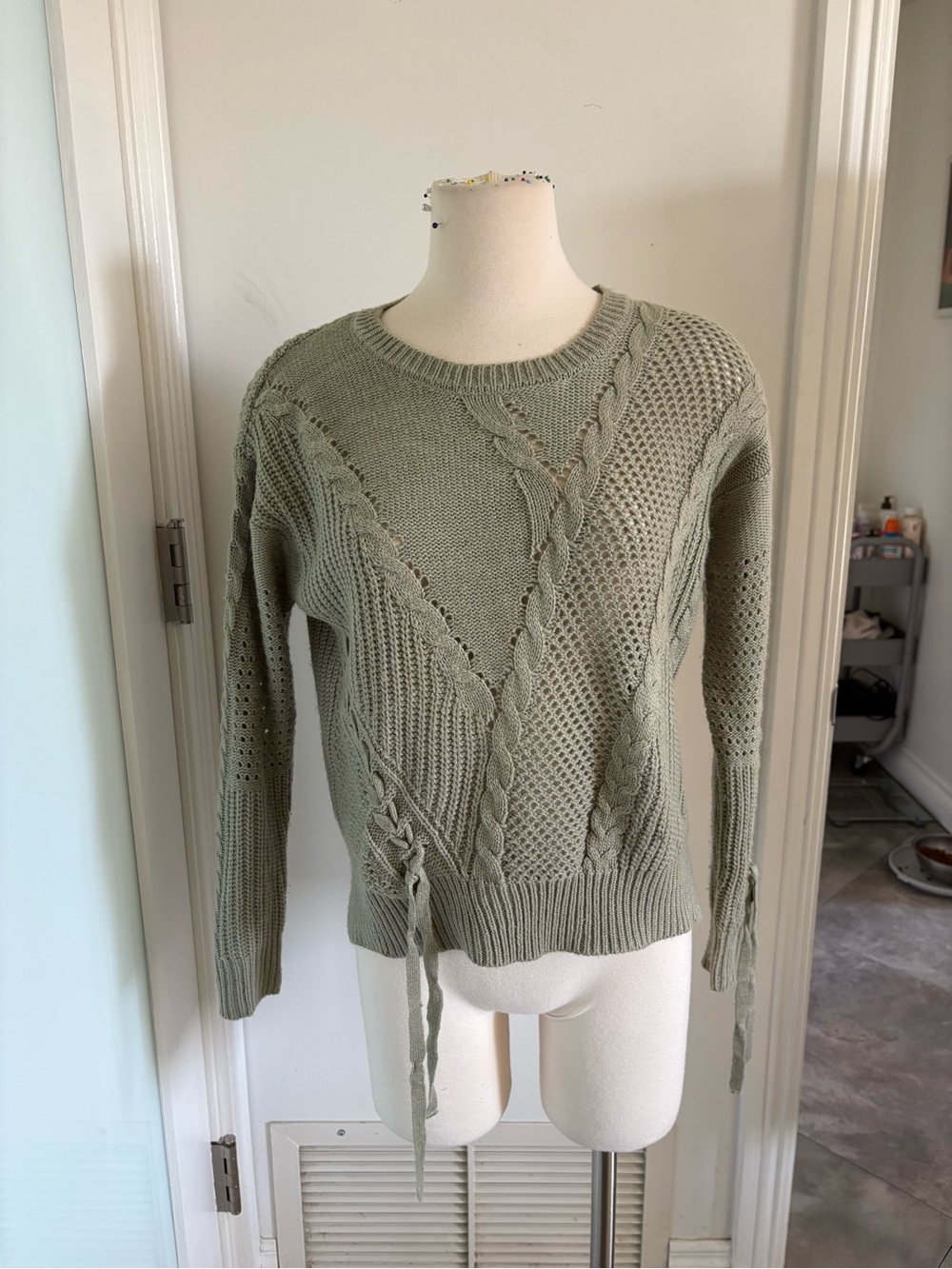 Vtg Women’s Sage Green Cable Knit Sweater